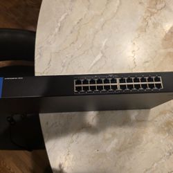 Linksys LGS124P Gigabit PoE Switch