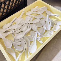Chinese Porcelain Soup Spoons, 5¼-Inch Long, 3/4-Ounce, 67pcs