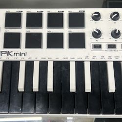 Akai MPK Mini Professional Keyboard Controller 