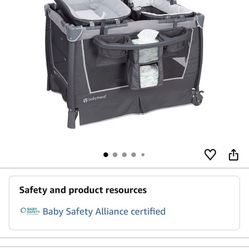 Pack n Play w Bassinet and changing station 