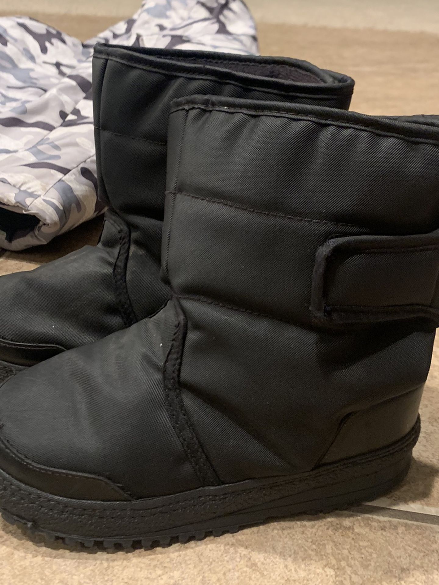 Boys Snow Boots - Size 13