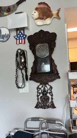 Los dos. Teléfono y reloj. Antiguo. $95