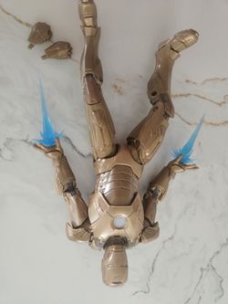 MINT Hasbro Marvel Legends Series Infinity Saga (Iron Man Mark 21) 6" Gold