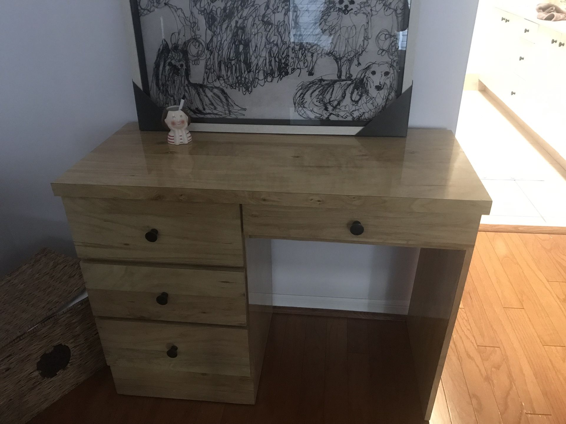 5 Draw Desk Great For College, High School , Home Business