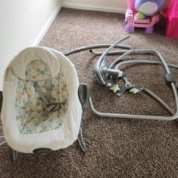 Graco Baby Swing And Graco Car Seat