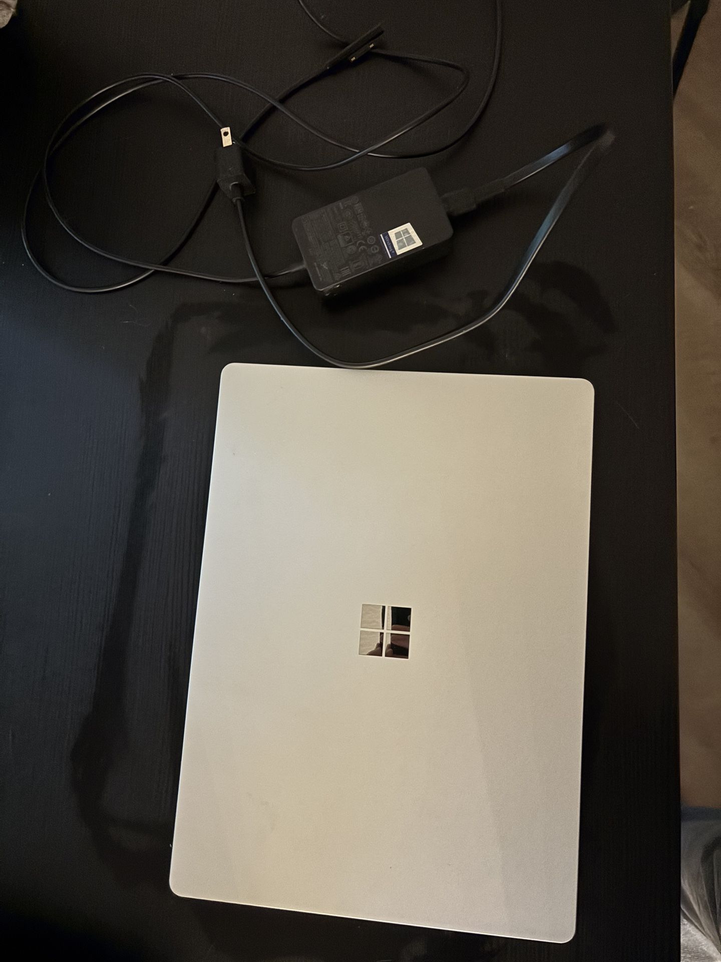 Microsoft Surface Laptop 2 – Intel Core i5-8250U, 8GB RAM, 256GB SSD, 13.5” Touchscreen, Windows 10 Pro, excellent condition, includes original charge