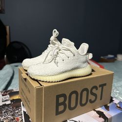 New Yeezy Boost 350 V2 “ Cream White” Size 7 in kids