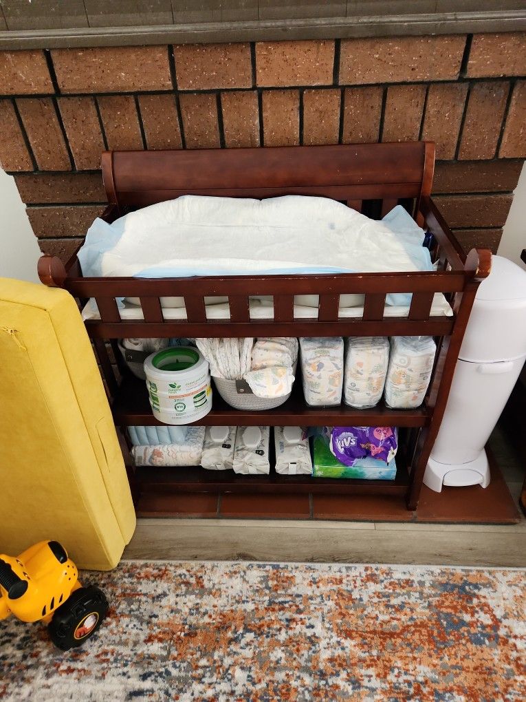 BABY CHANGING TABLE