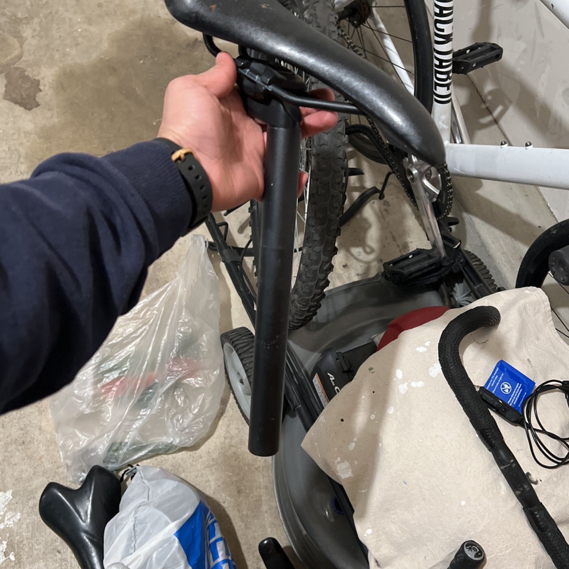 Bike seat with seatpost