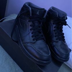 Jordan 1 Mid Black 