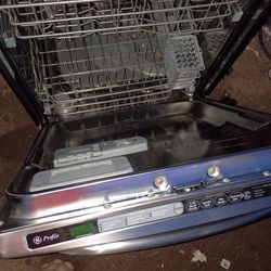 DISHWASHER STAINLESS STEEL GENERAL ELECTRIC WORKING EXCELLENT 6 MONTHS WARRANTY PRICE $200 DOLLARS PICKUP ONLY PLEASE
