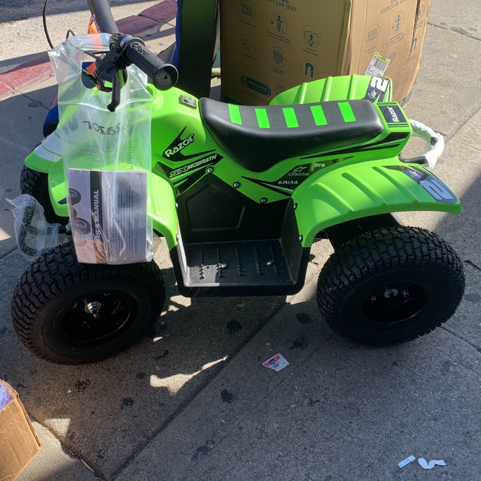 Razor 24V Dirt Quad SX McGrath Powered Ride-On - Green