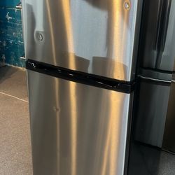 24”in Wide Frige Use Like New GE 