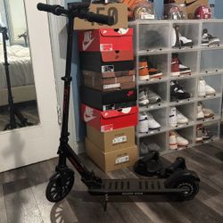 Razor Electric Scooter With Charger Fully Functional Starter Scooter Retail Is $250