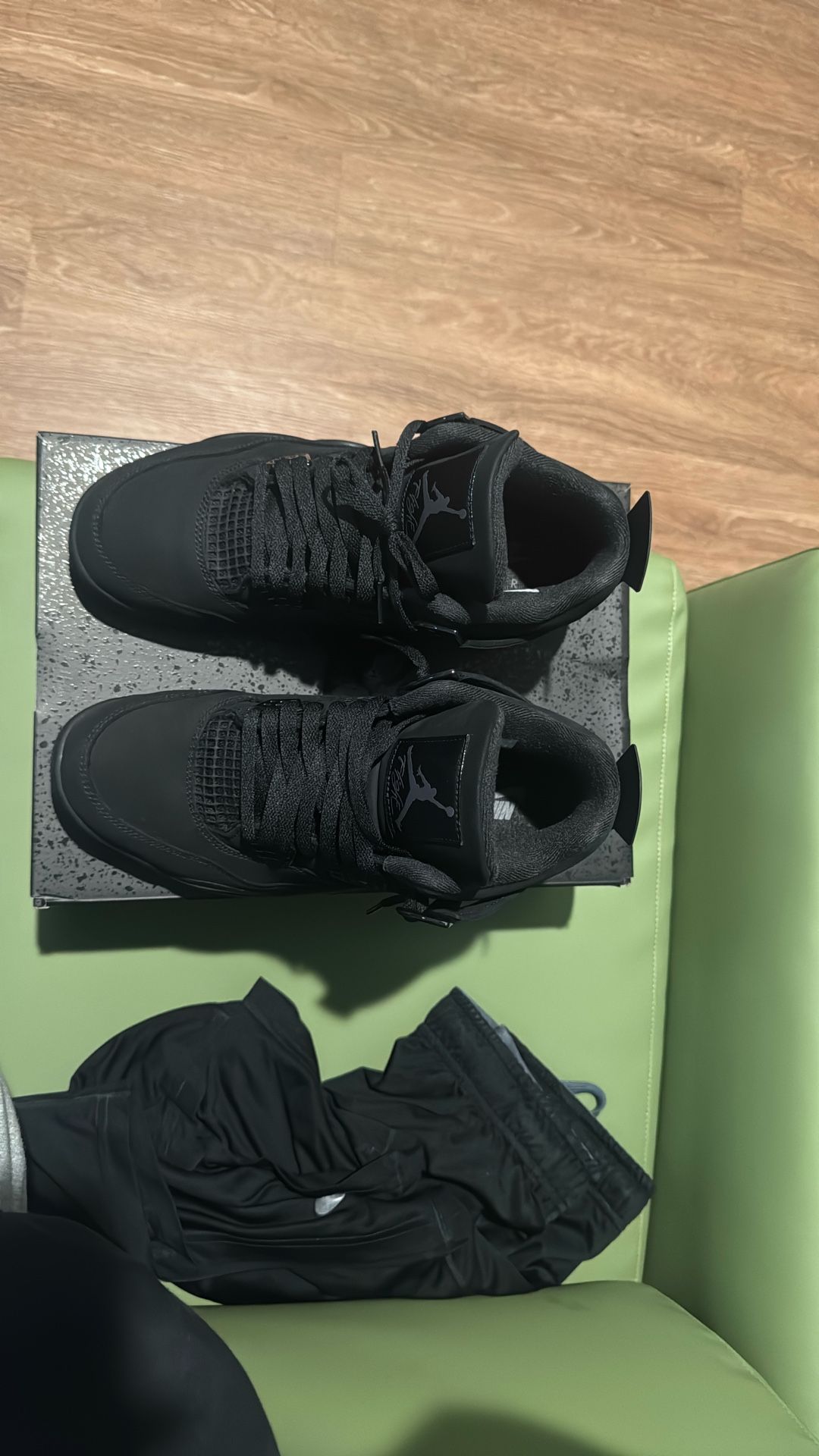 Black Cat 4s