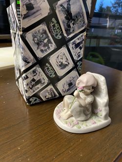 Kim Anderson’s figurines