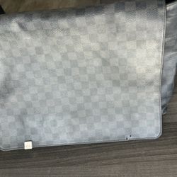 Louis Vuitton Messenger Bag 