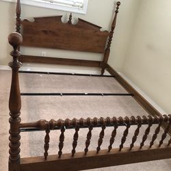 Vintage Ethan Allen  Classic Manor Queen Size Bed