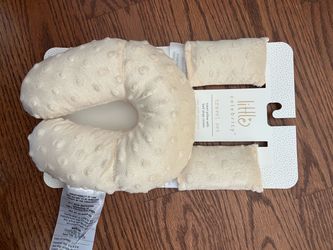 Little celebrity travel set - travel pillow with belts strap covers