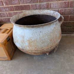 VINTAGE WASH POT