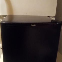 Mini Fridge WORKS PERFECT 
