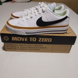 Nike womens court Legacy size 7