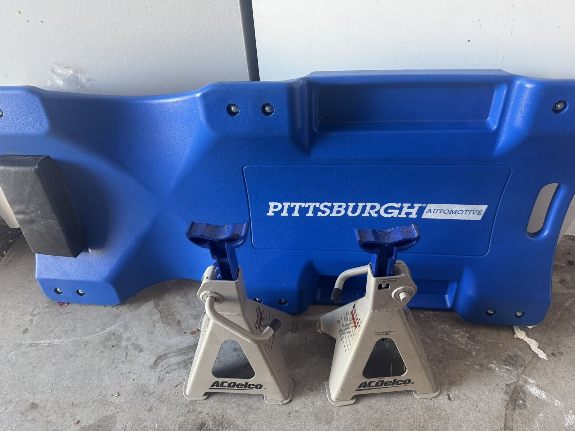 Creeper And Two Jack Stands 