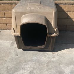 Pet House In Great Condition Can Be Used For Most Pets