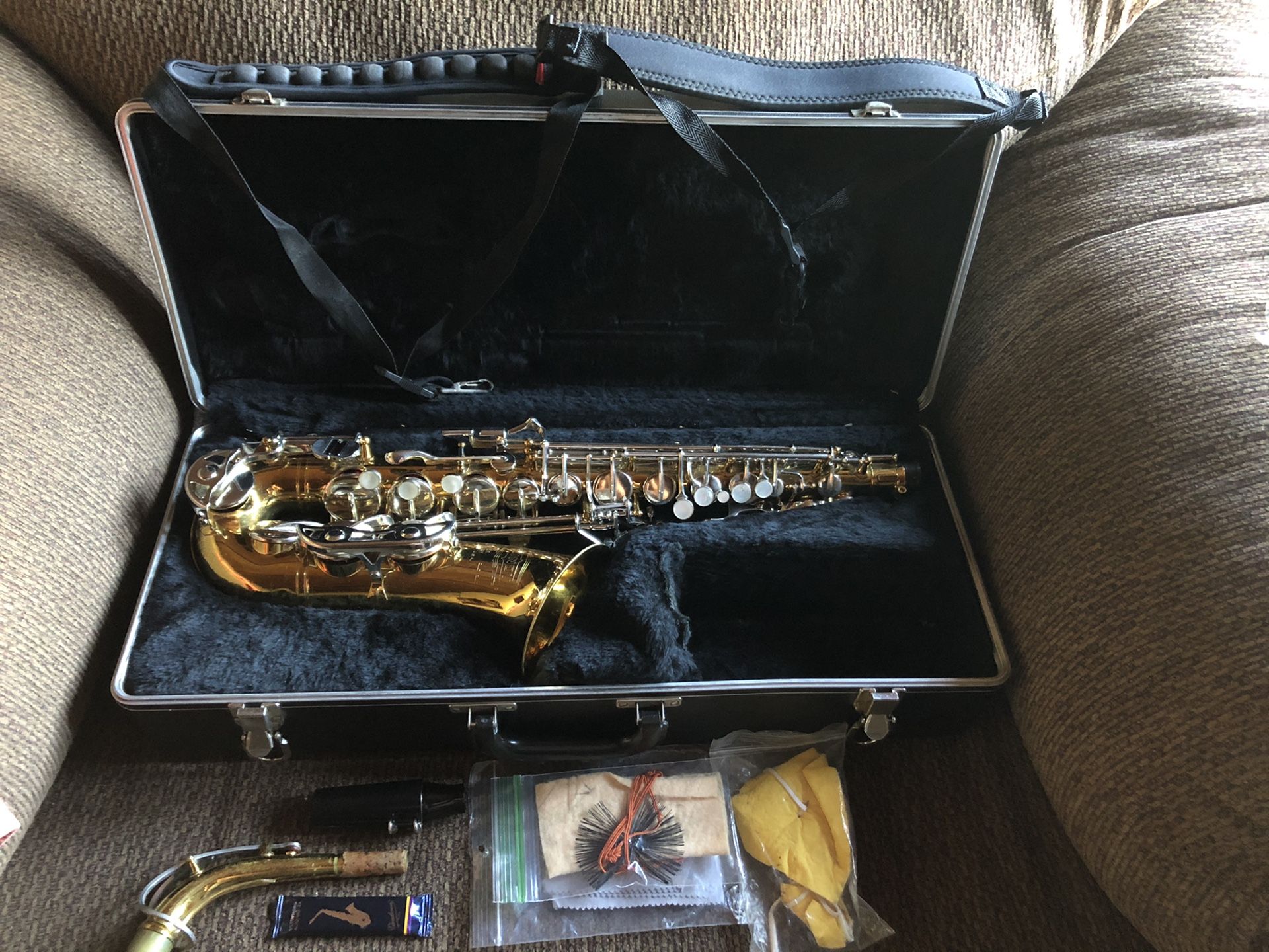 Selmer Bundy II Student Level Alto Saxophone with Hard Case