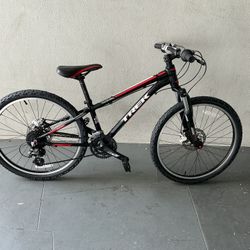 BICYCLE TREK 21 SPEED SIZE 24 BRAND NEW 