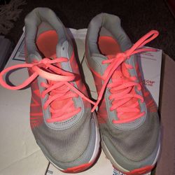 NIKE AirFuturun 2   Ladies Size 7.5 M