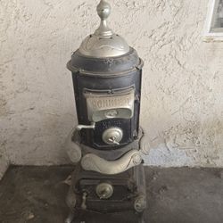 Vintage Cast Iron Bonnie-E No.14 Parlor Stove