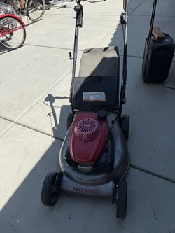 Esta máquina para cortar zacate