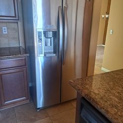Refrigerator Lg