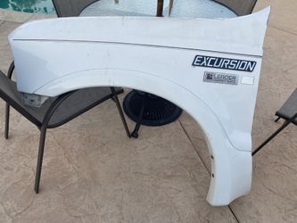 1999 Ford Excursion Fender