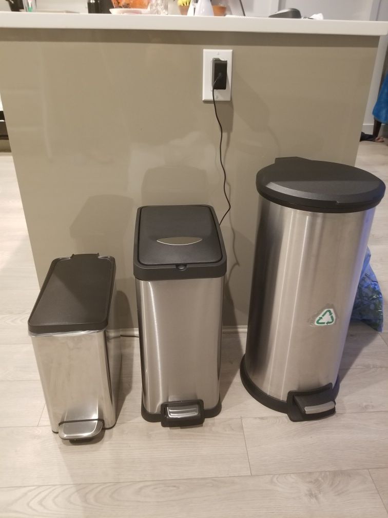Bed Bath & Beyond Trash can set