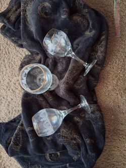Holiday wine glasses