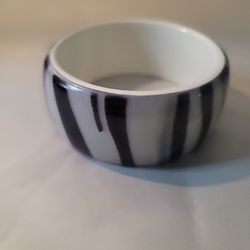 Thick Gloss Black And White Acrylic Zebra Print Bangle Bracelet