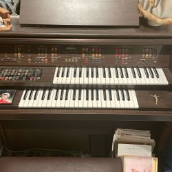 Kawai Spinet Organ