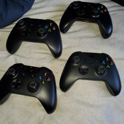 Lot Of 4 Xbox One Wireless Controller's 