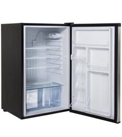 Blaze 4.5 cu ft compact refrigerator