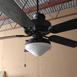 Hampton Bay Indoor/Outdoor Ceiling Fan - Excellent Condition  $25
