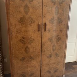 Vintage Early 20th Century Armoire In Good Condition!