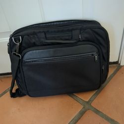 Kenneth Cole Messenger Bag