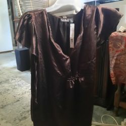 Brown silk did short woman's shirt extra large.