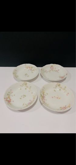 Antique Theodore Haviland  Limoges Schleiger Set of 4  Fruit Bowls France. Beautiful antique plates are in very good condition. Size is 5” diameter, m