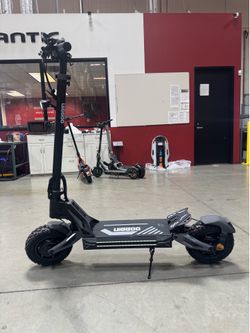 Dual-motor high-speed electric scooter