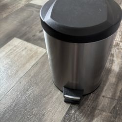 $15 Step On Waste Basket, Silver, And Black With Lid
