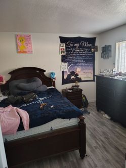 Queen size bedroom set