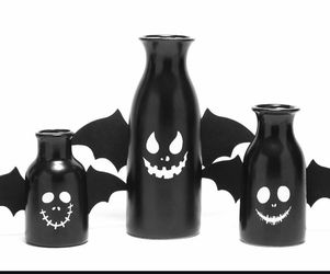 Halloween Vase 3-Piece Decoration Set Ceramic Glossy Vase with Cute Sculpted Ghost Face Plus Bat Decoration Combo (Black)